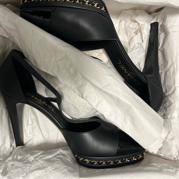 Chanel interlocking CC Logo T-strap pumps. Size 39.5 - Picture 2 of 9